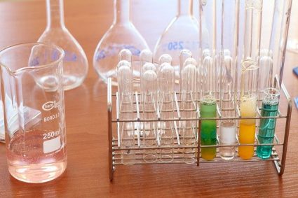 laboratory-1009190_640